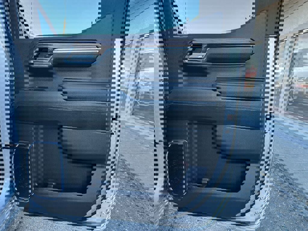 Used 2022 Chevrolet Silverado 1500 LT image 24