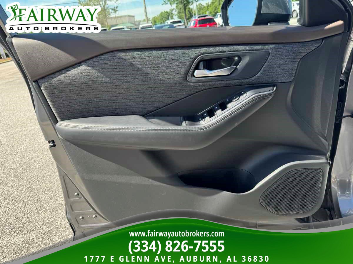 Used 2023 Nissan Rogue SV FWD image 27