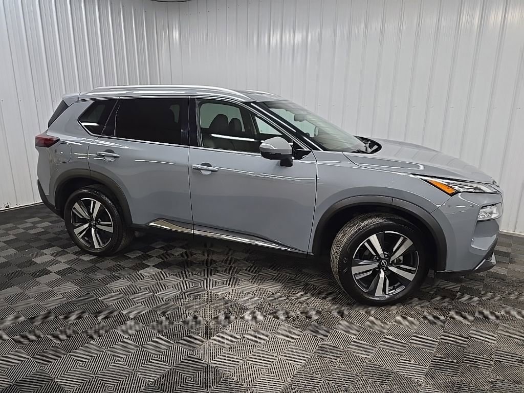 Used 2023 Nissan Rogue SL image 1