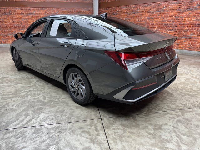 Used 2024 Hyundai Elantra SEL image 3