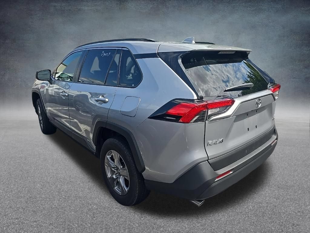 Used 2025 Toyota RAV4 LE AWD/4WD image 5