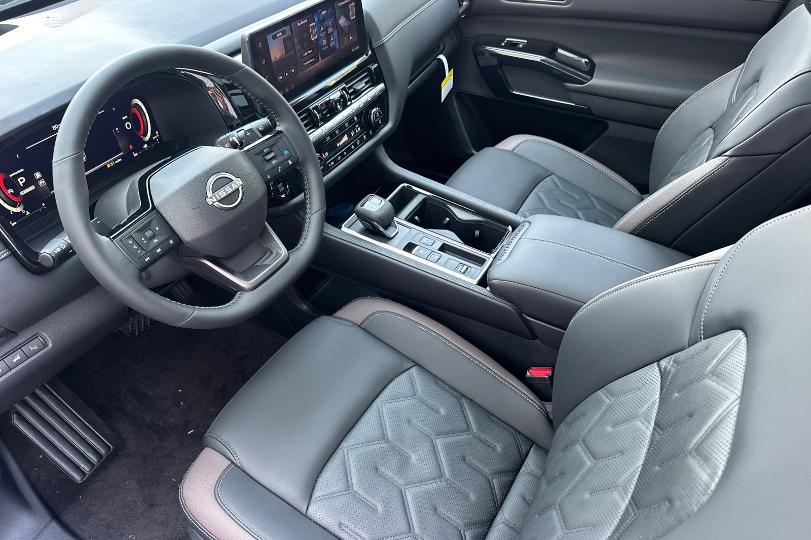 New 2026 Nissan Pathfinder Platinum FWD image 7