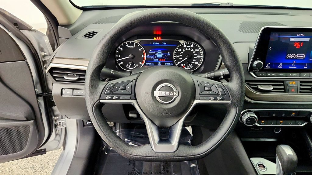 Used 2024 Nissan Altima 2.5 SV FWD image 13