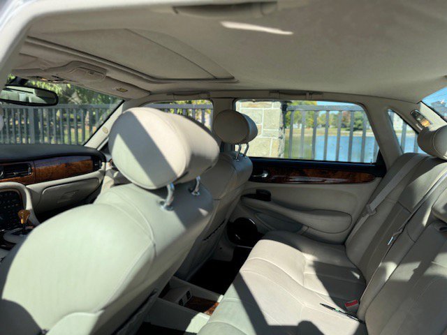 Used 2002 Jaguar XJ8 image 13