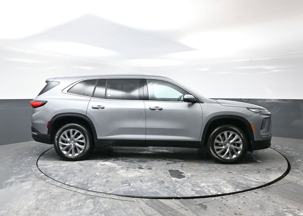 Used 2025 Buick Enclave Preferred w/ Power Package image 4