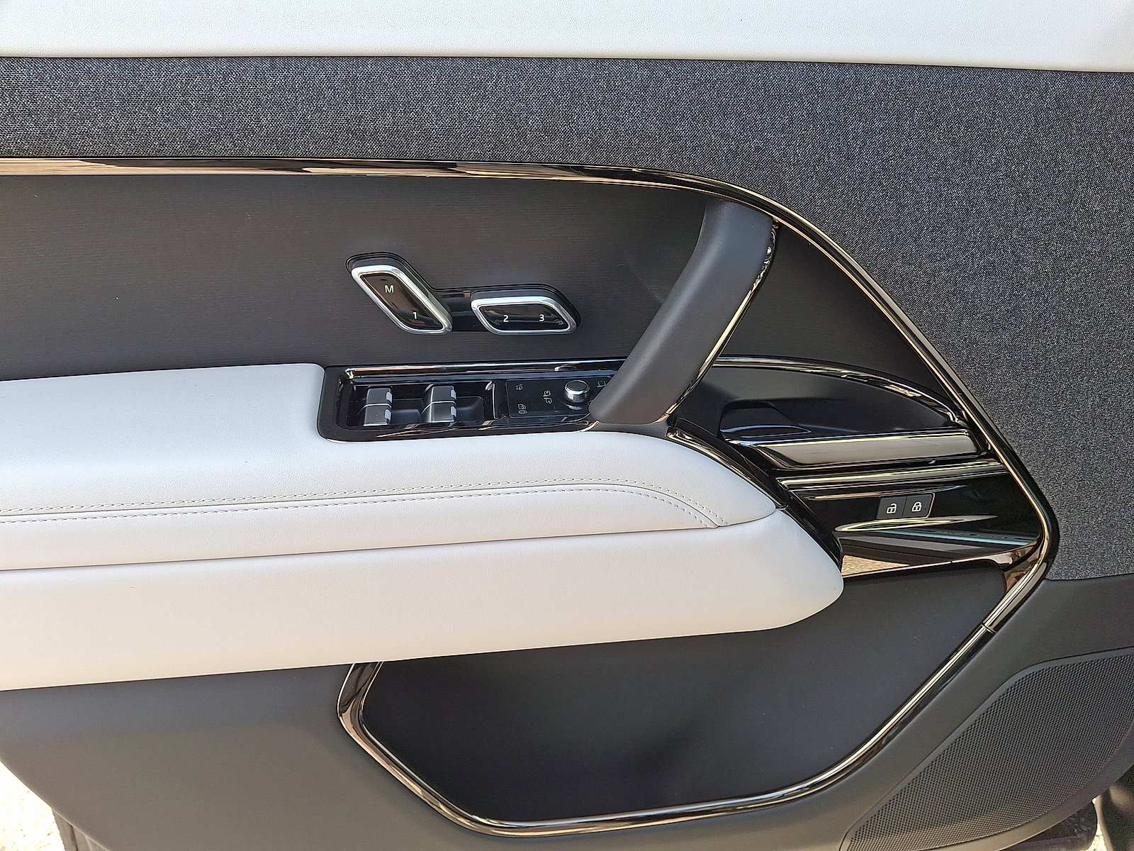 New 2026 Land Rover Range Rover Sport SE image 4