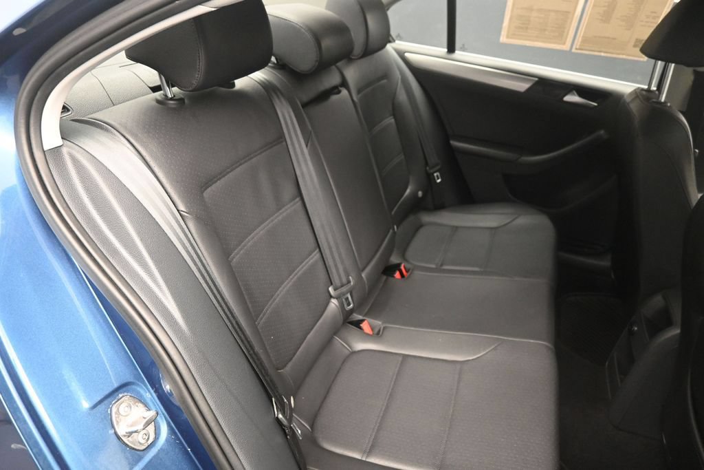 Used 2015 Volkswagen Jetta SE FWD image 25