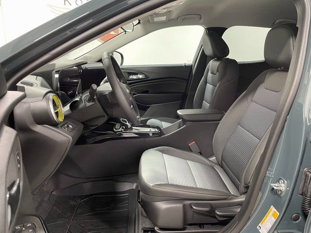 New 2026 Chevrolet Trax LT w/ Driver Confidence Package FWD image 11