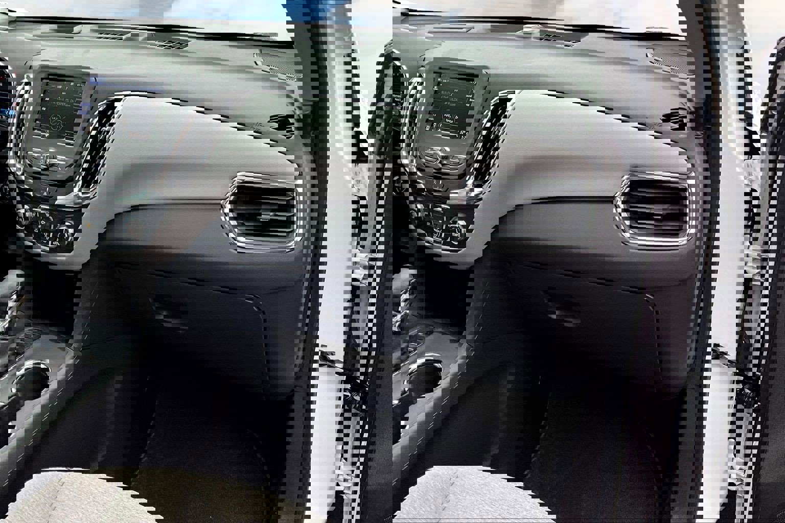 Used 2022 Chevrolet Equinox LS w/ LS Convenience Package image 18