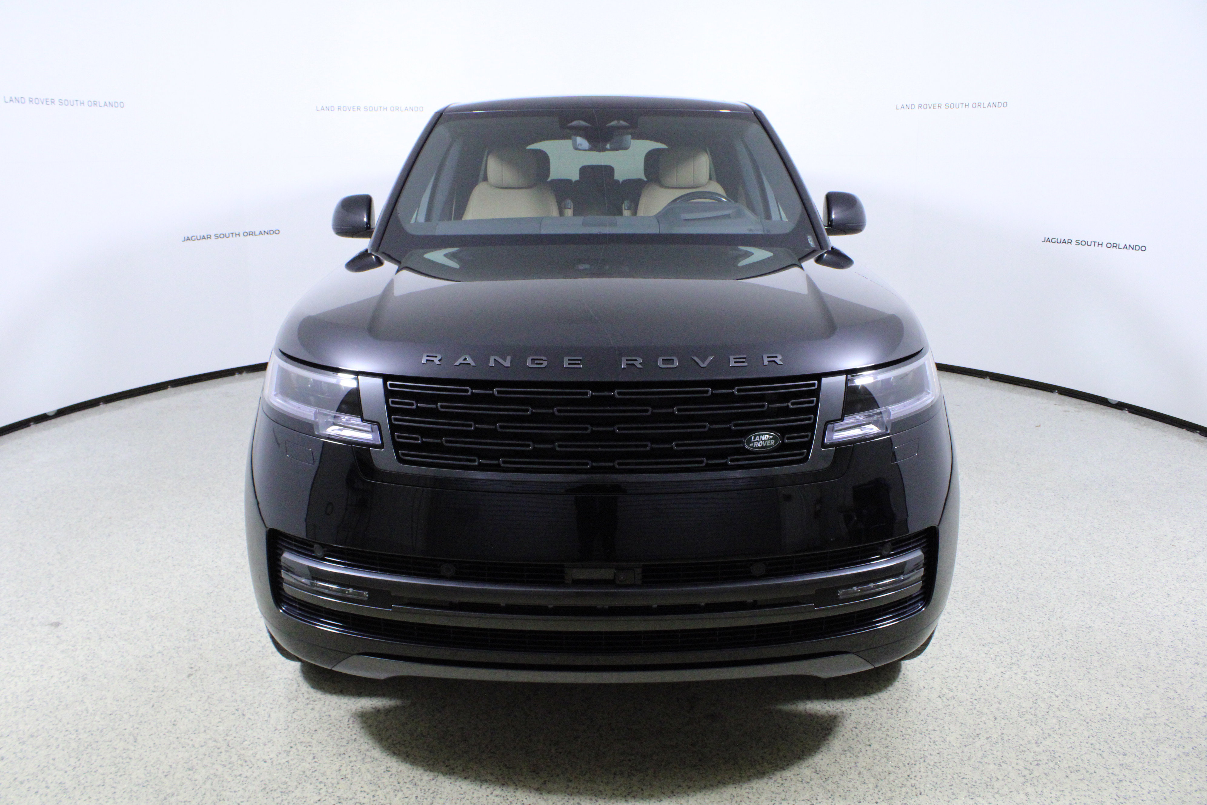 New 2026 Land Rover Range Rover Long Wheelbase SE image 2