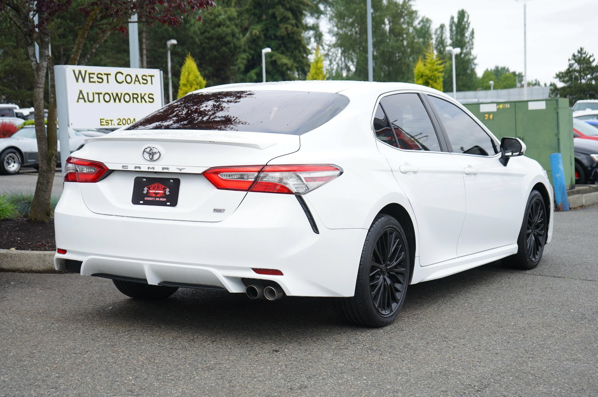 Used 2018 Toyota Camry SE w/ Convenience Package FWD image 5