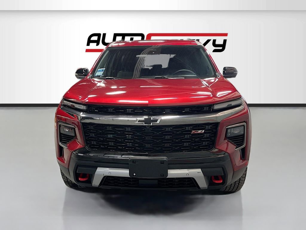 Used 2024 Chevrolet Traverse Z71 w/ Enhanced Driving Package image 2