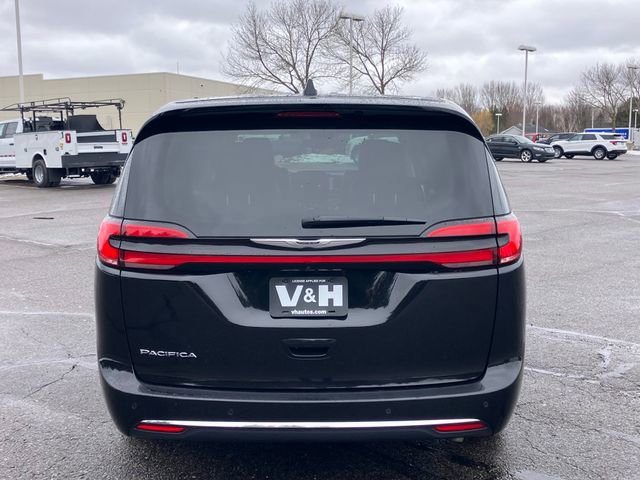 Used 2024 Chrysler Pacifica Touring-L image 23