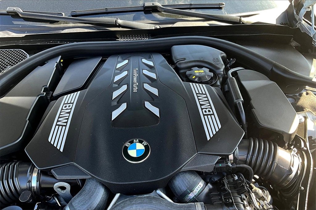 Used 2022 BMW 750i xDrive w/ Luxury Rear Seating Package image 27