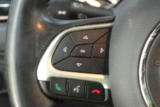 Used 2021 Jeep Compass Limited AWD/4WD image 16