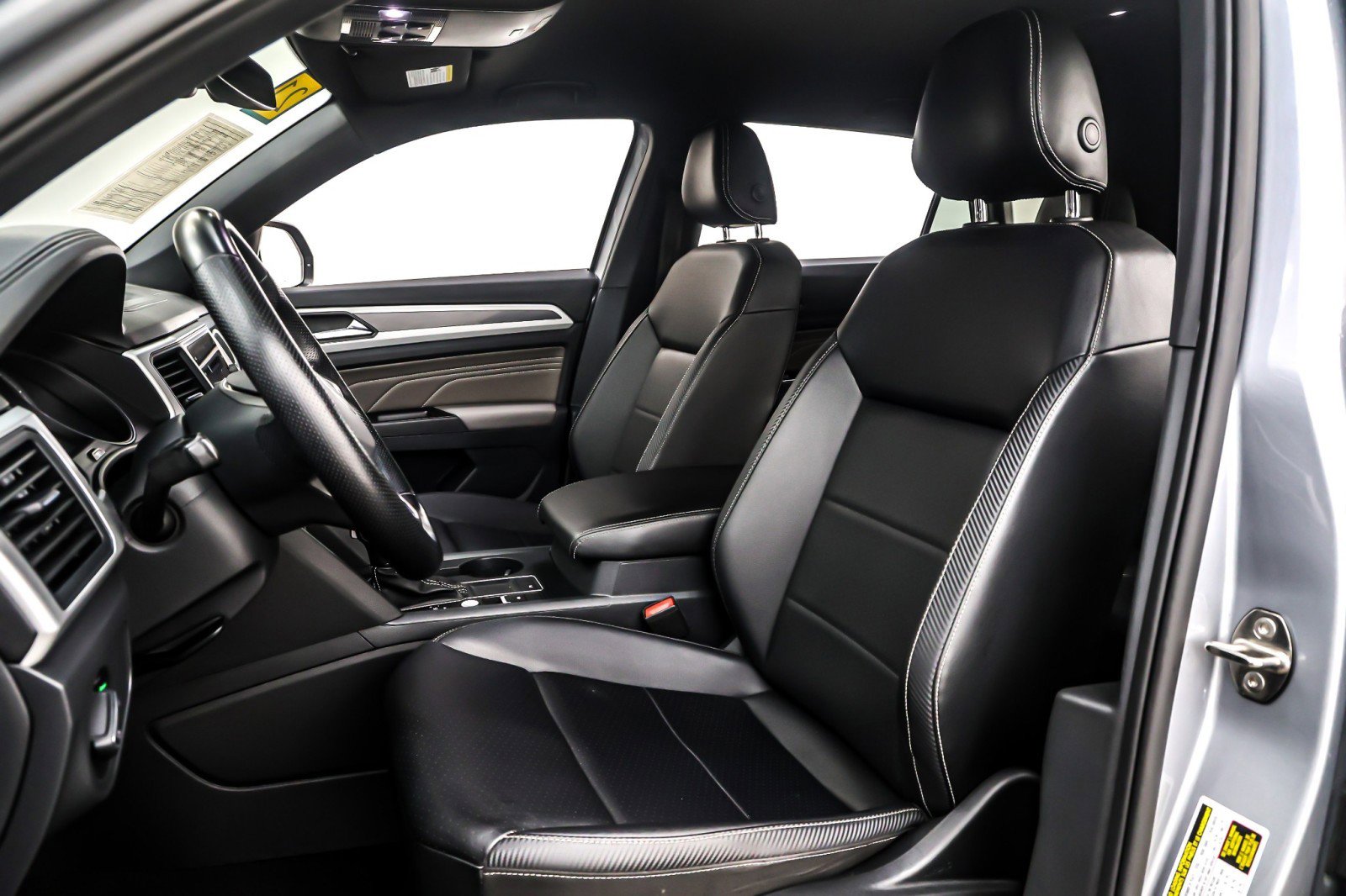 Used 2021 Volkswagen Atlas Cross Sport SE w/ V6 Towing Package image 17