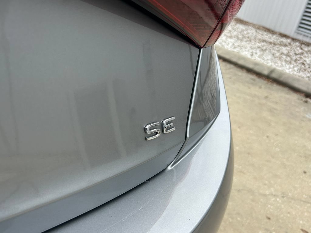 Certified 2025 Volkswagen Jetta SE FWD image 31