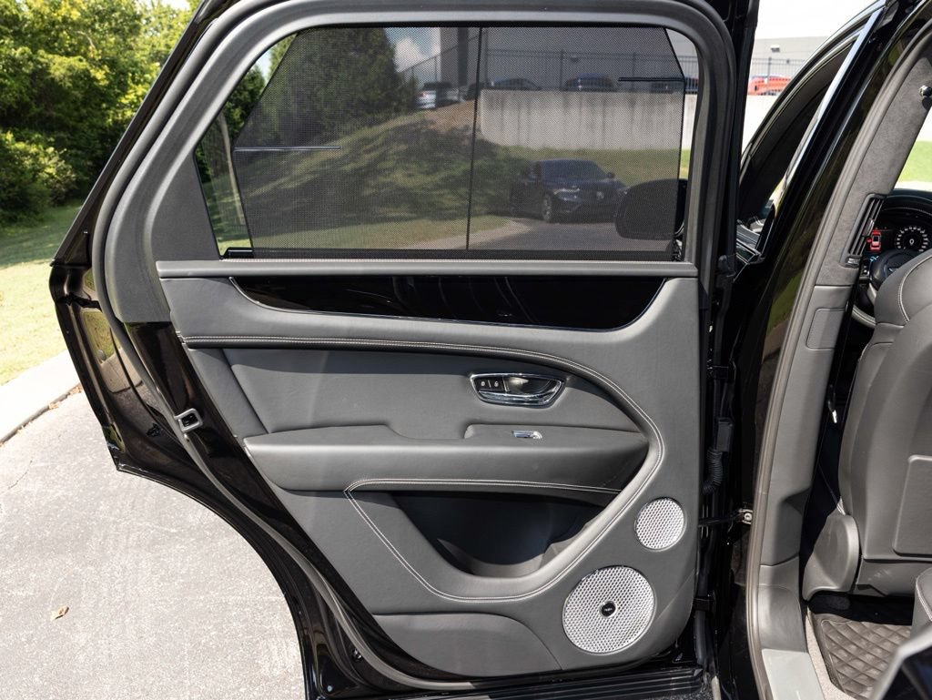 Used 2025 Bentley Bentayga AWD/4WD image 56