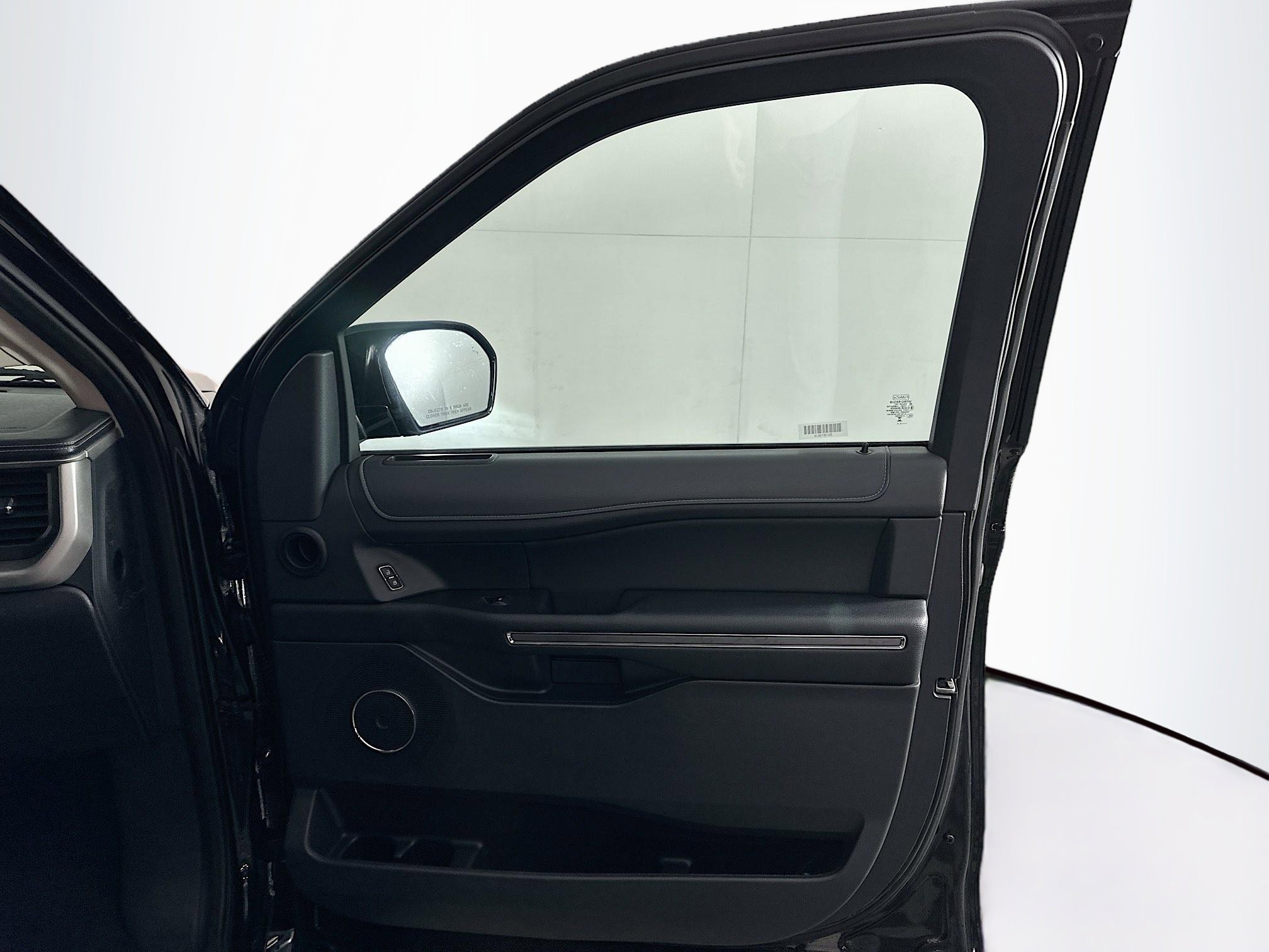 Used 2024 Ford Expedition XLT image 35