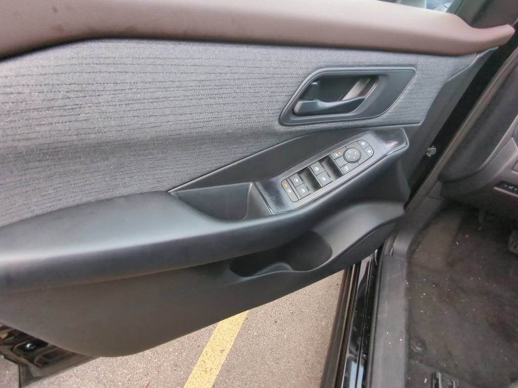 Used 2023 Nissan Rogue S AWD/4WD image 8