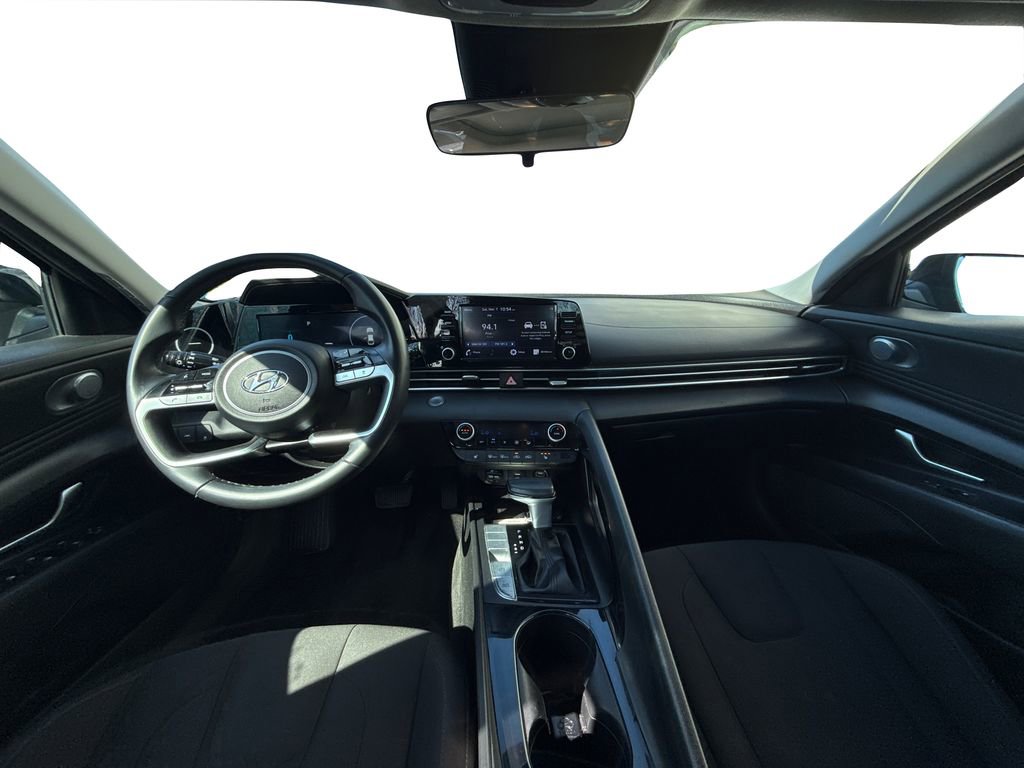 Used 2021 Hyundai Elantra SEL w/ Convenience + Premium Package image 16