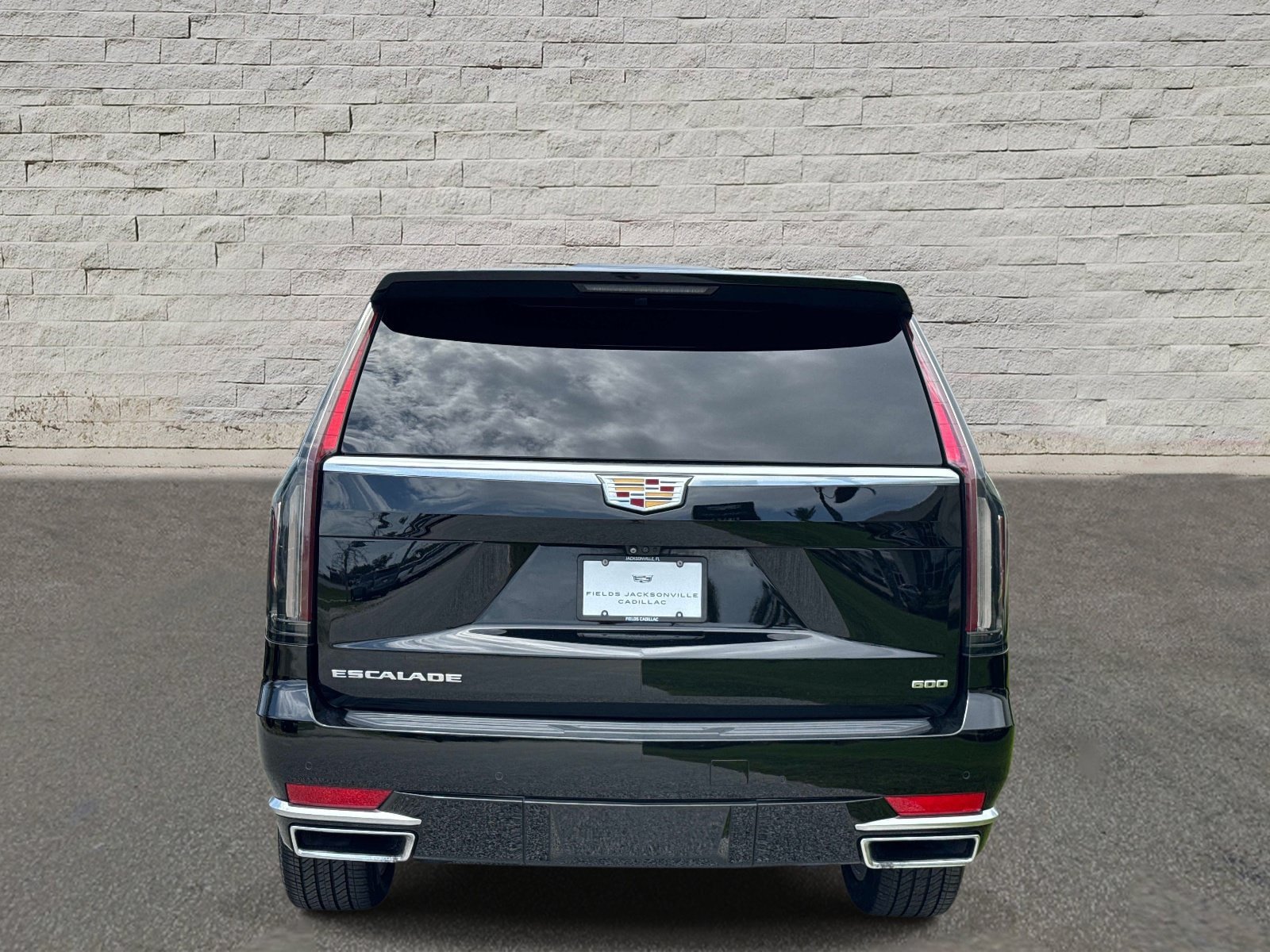 Used 2023 Cadillac Escalade Premium Luxury w/ LPO, Floor Liner Package AWD/4WD image 4