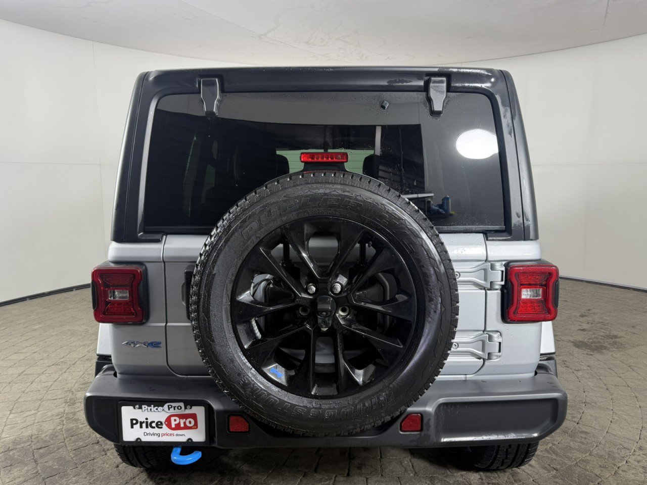 Used 2023 Jeep Wrangler Sahara w/ Cold Weather Group image 6