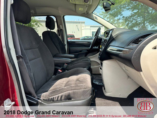 Used 2018 Dodge Grand Caravan SE w/ UConnect Hands-Free Group image 16