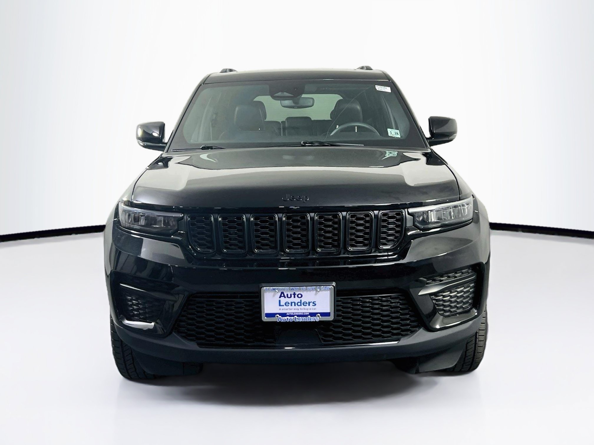 Used 2023 Jeep Grand Cherokee Altitude AWD/4WD image 2