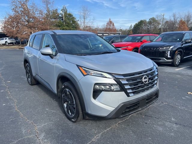 Used 2024 Nissan Rogue SV image 3