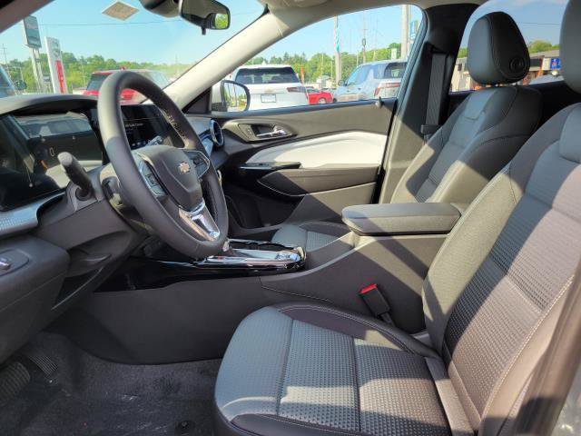 New 2026 Chevrolet Trax LT w/ LT Convenience Package FWD image 8