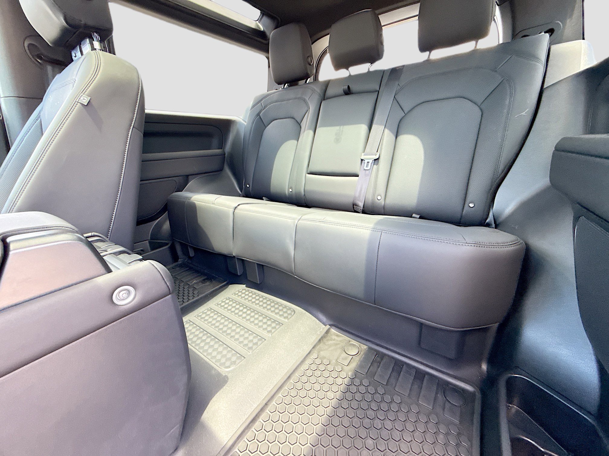 Certified 2025 Land Rover Defender 90 S AWD/4WD image 21