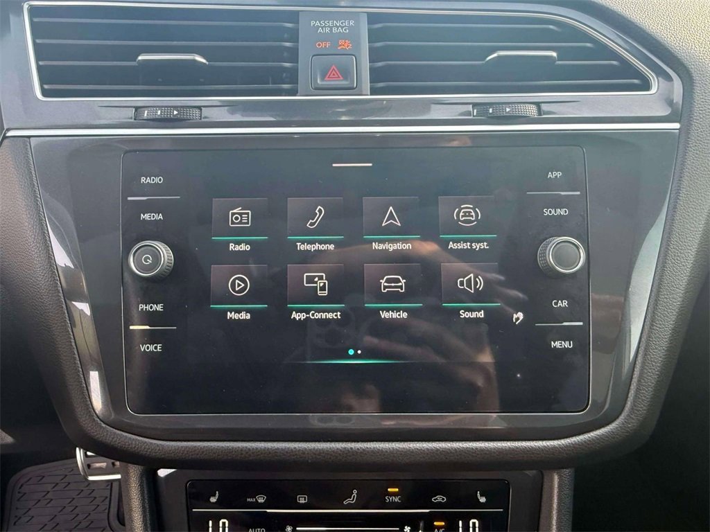 Certified 2024 Volkswagen Tiguan SE R-Line image 20