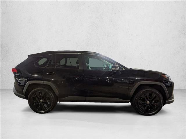 Used 2022 Toyota RAV4 XLE Premium image 4