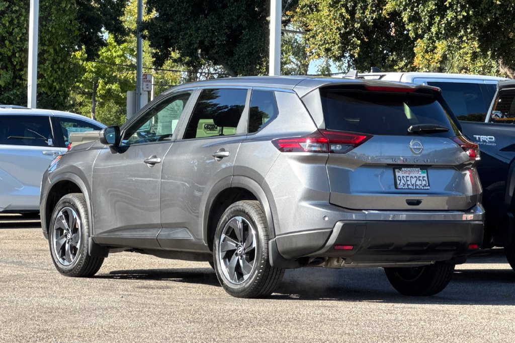 Used 2025 Nissan Rogue SV FWD image 5