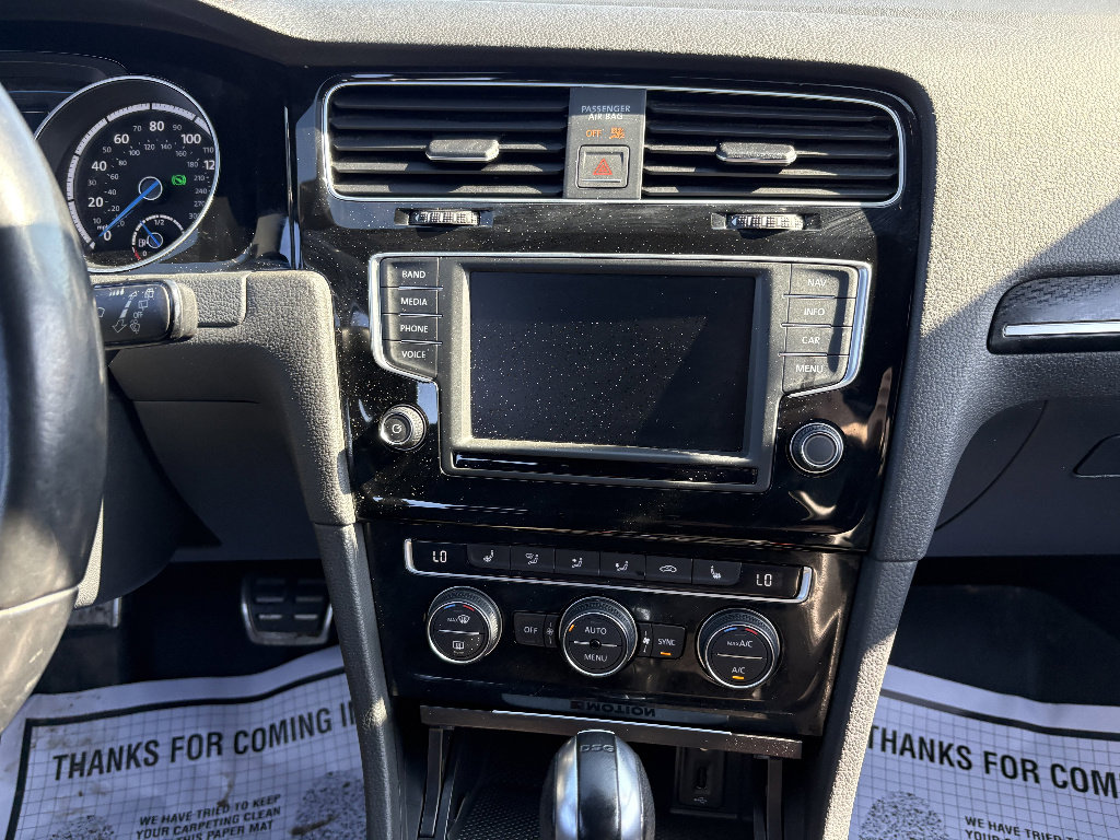 Used 2016 Volkswagen Golf 4-Door image 25