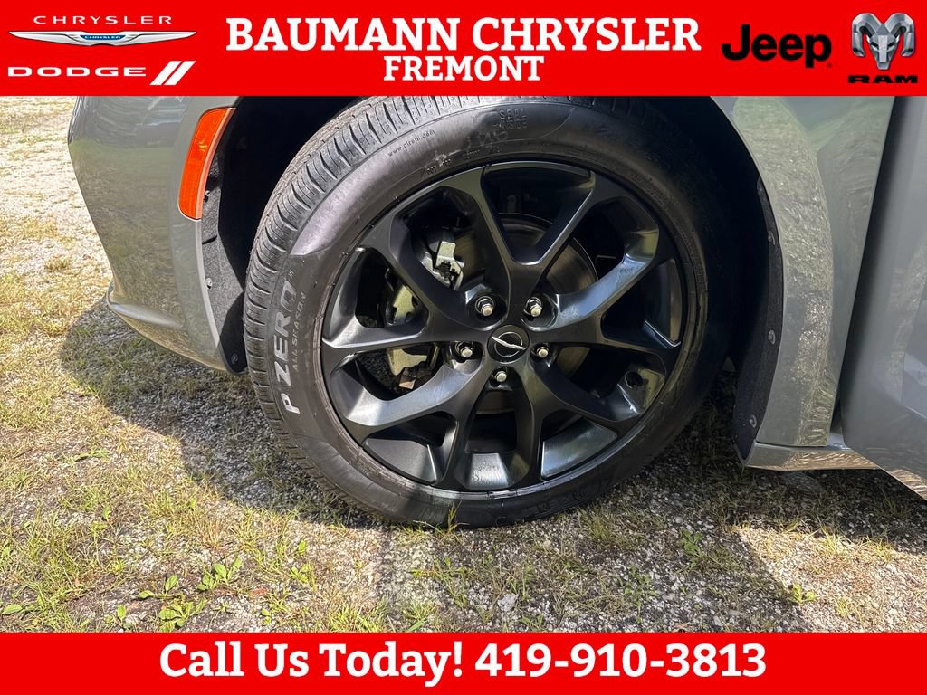 Used 2025 Chrysler Pacifica Limited FWD image 27