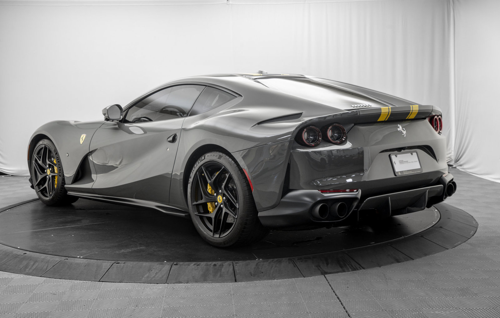 Used 2020 Ferrari 812 Superfast RWD image 5
