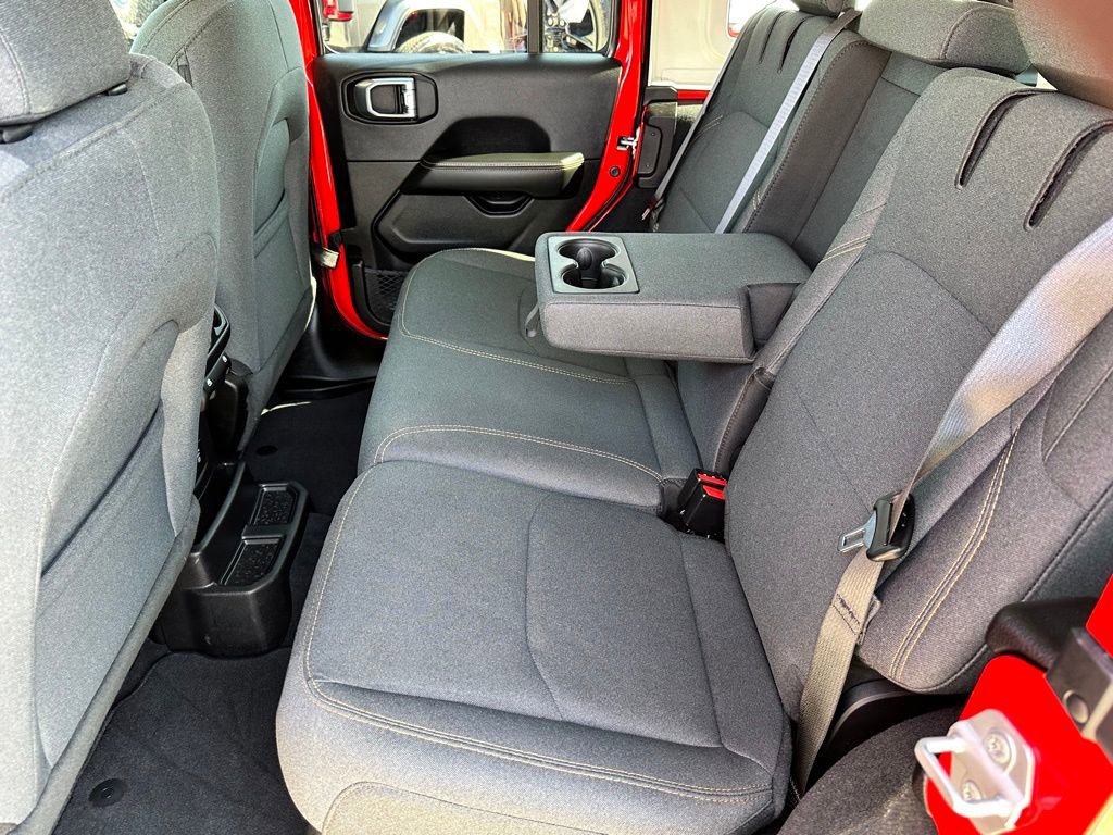 Used 2025 Jeep Wrangler Unlimited Sahara image 12