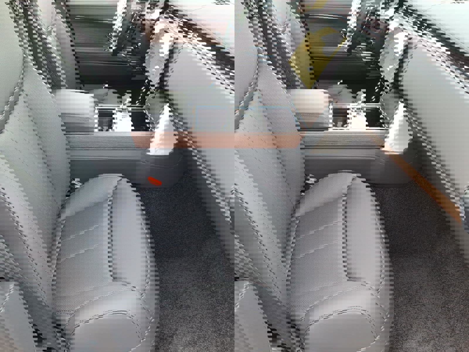 New 2026 Land Rover Range Rover SE image 7