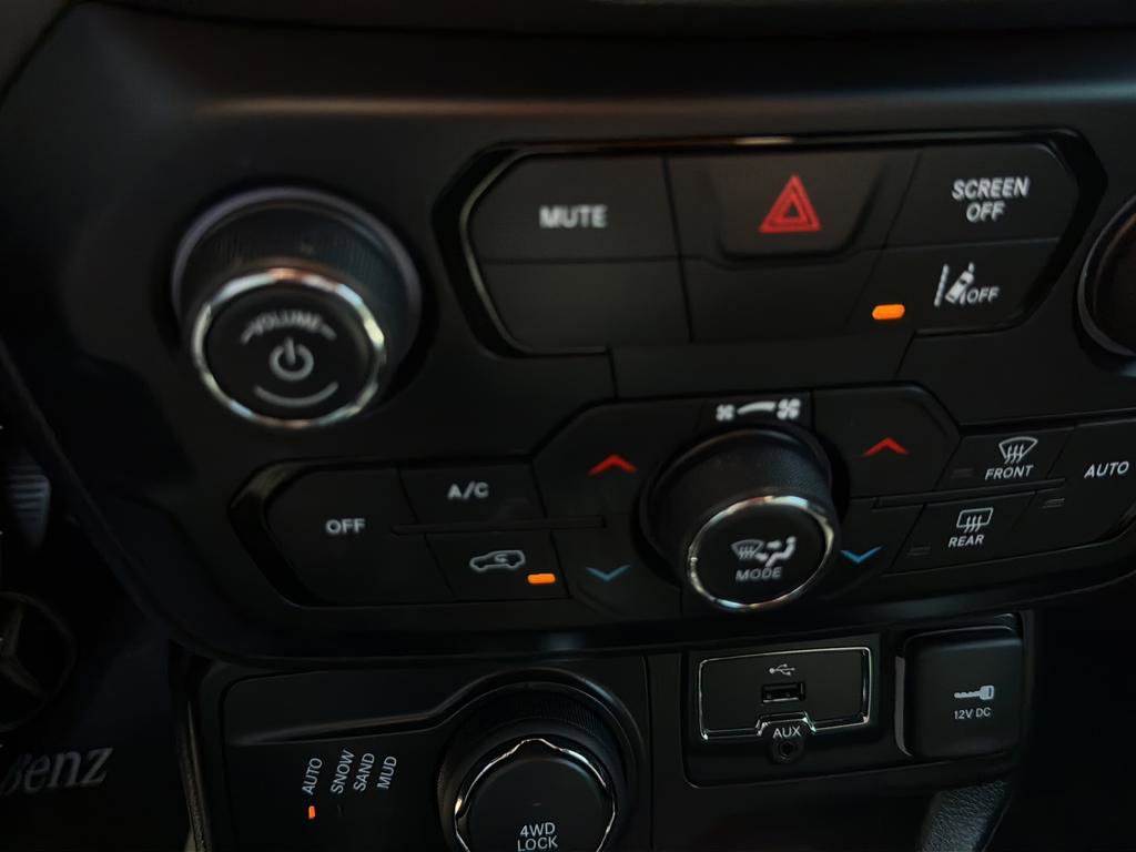 Used 2021 Jeep Renegade Latitude AWD/4WD image 17