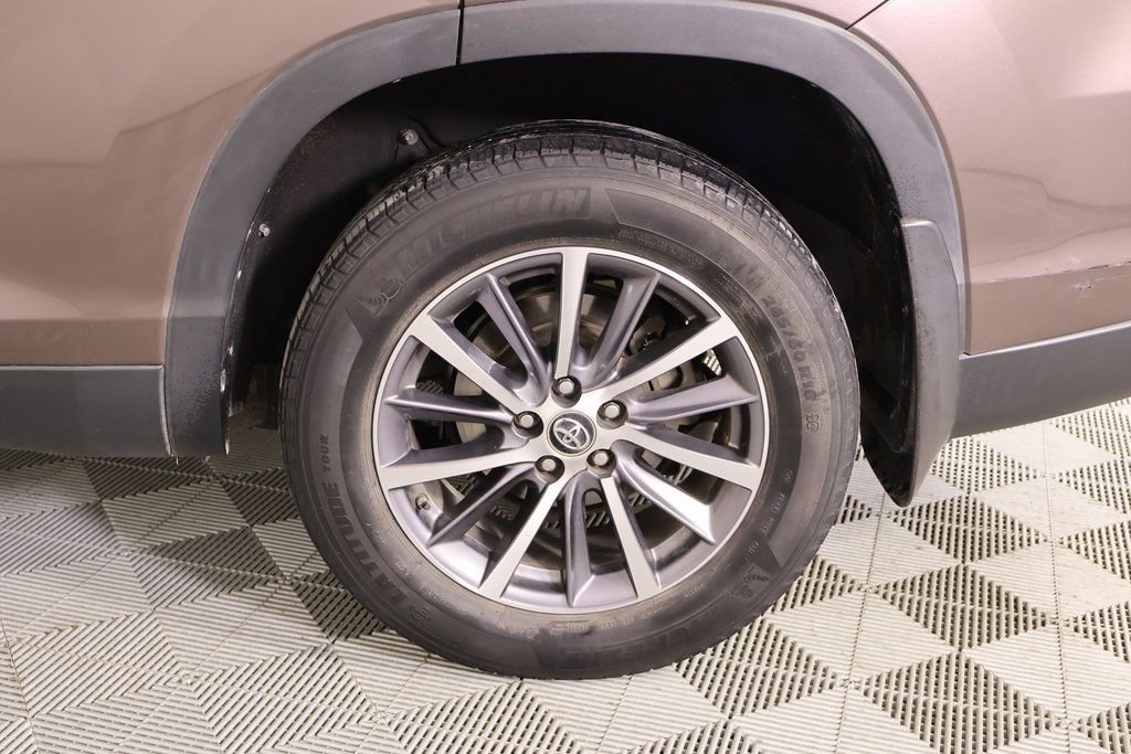 Used 2019 Toyota Highlander XLE image 21