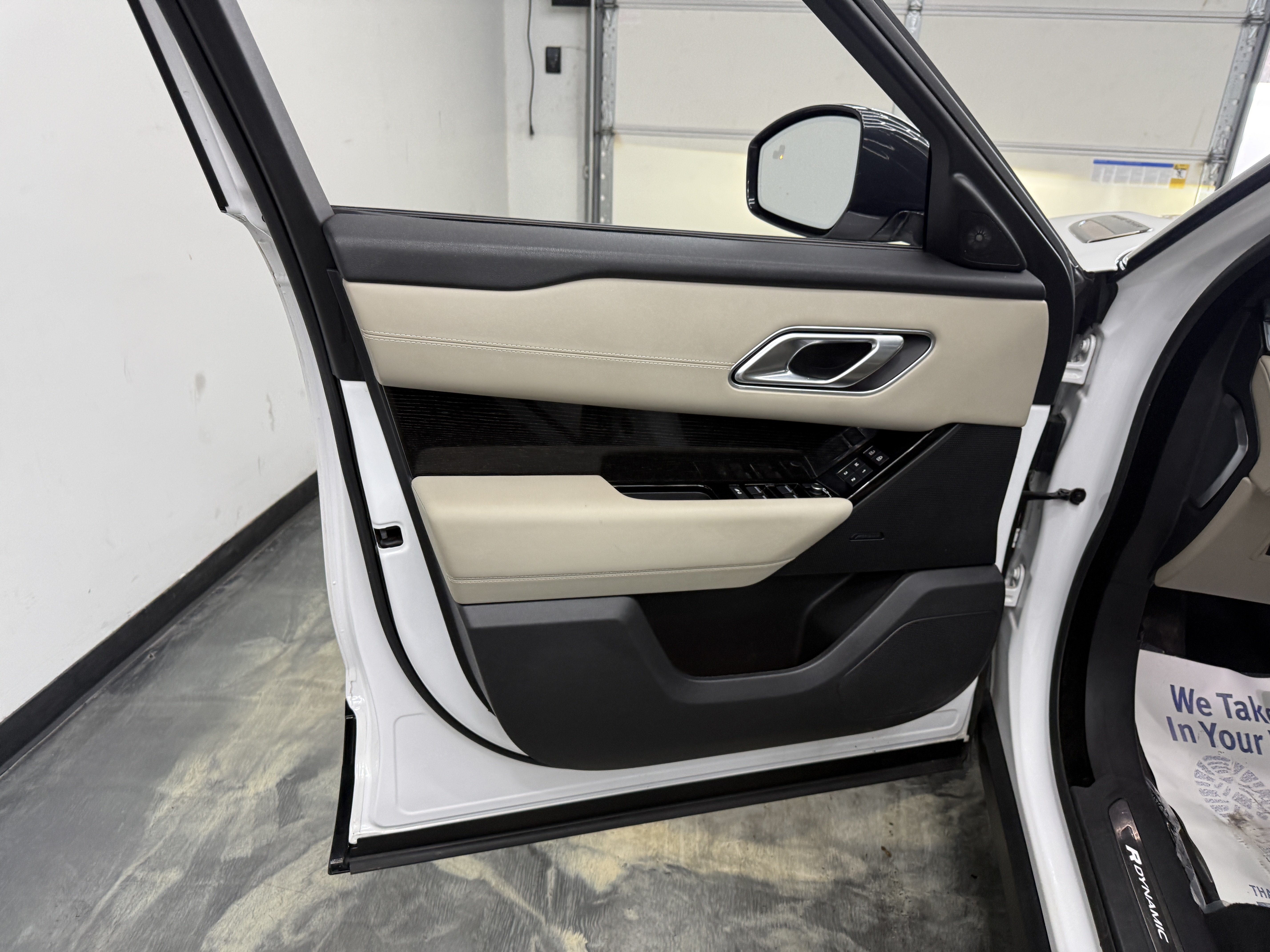 Used 2022 Land Rover Range Rover Velar R-Dynamic S AWD/4WD image 11