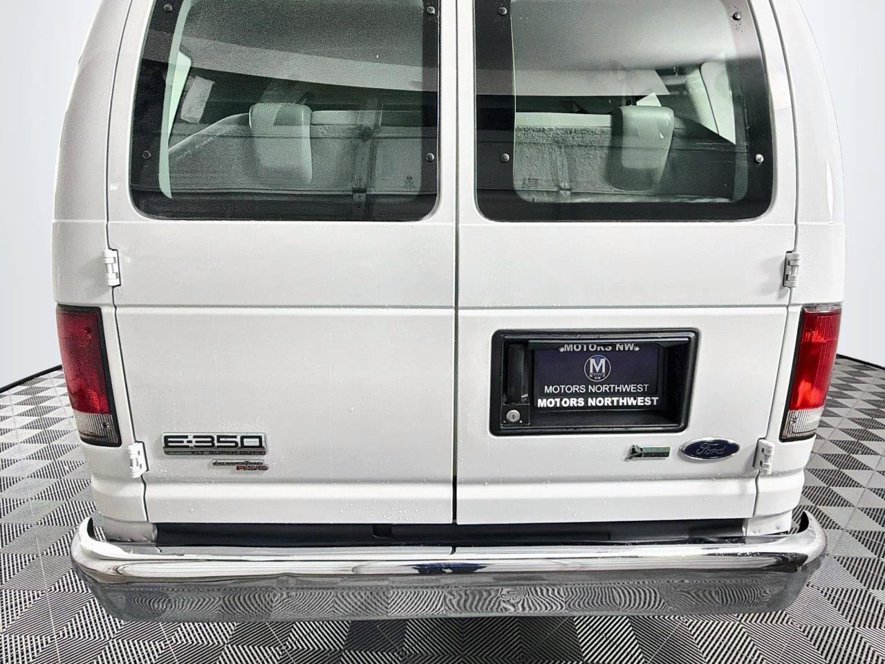 Used 2014 Ford E-350 and Econoline 350 XLT RWD image 20