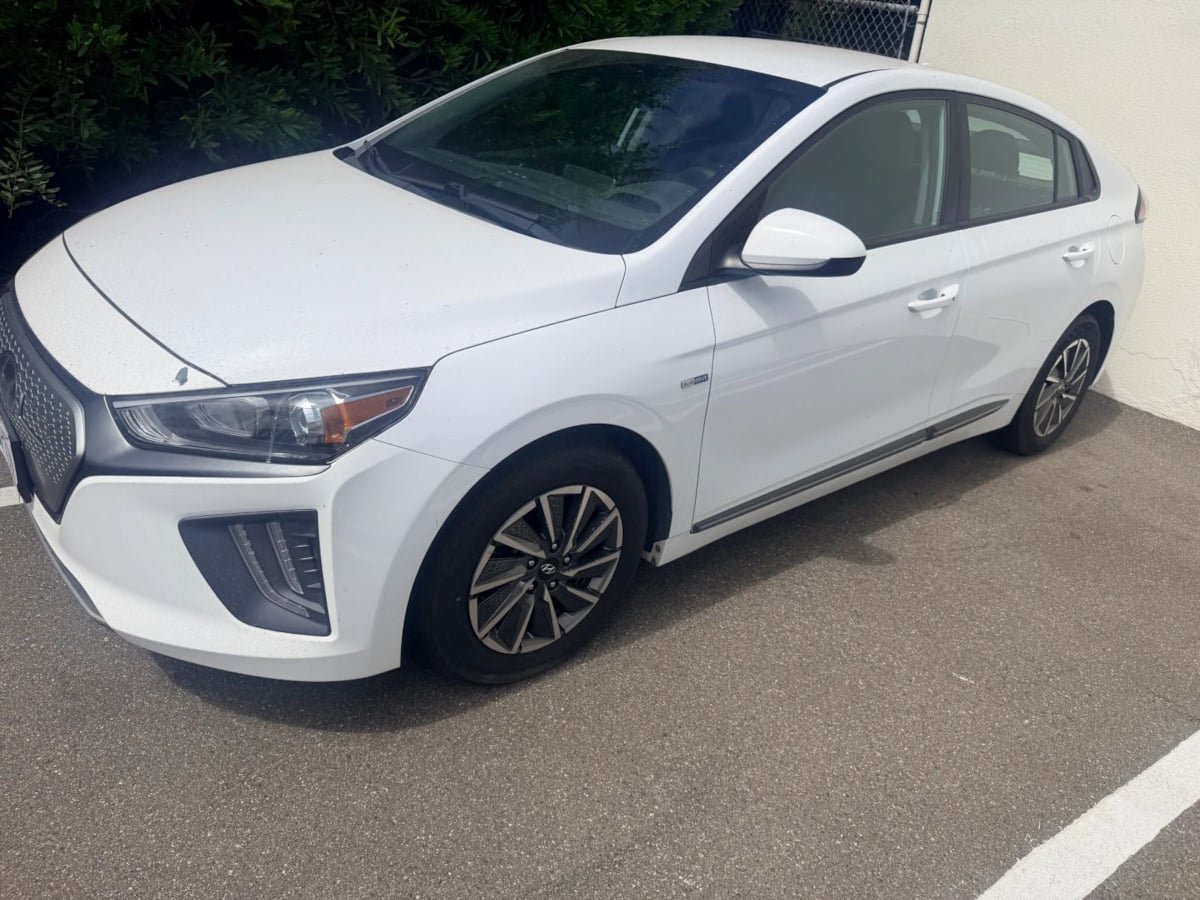 Used 2020 Hyundai Ioniq SE FWD image 5