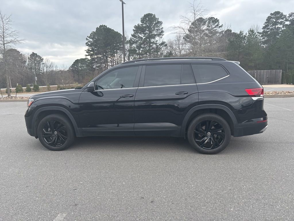 Used 2023 Volkswagen Atlas SE w/ Black Wheel Package image 7