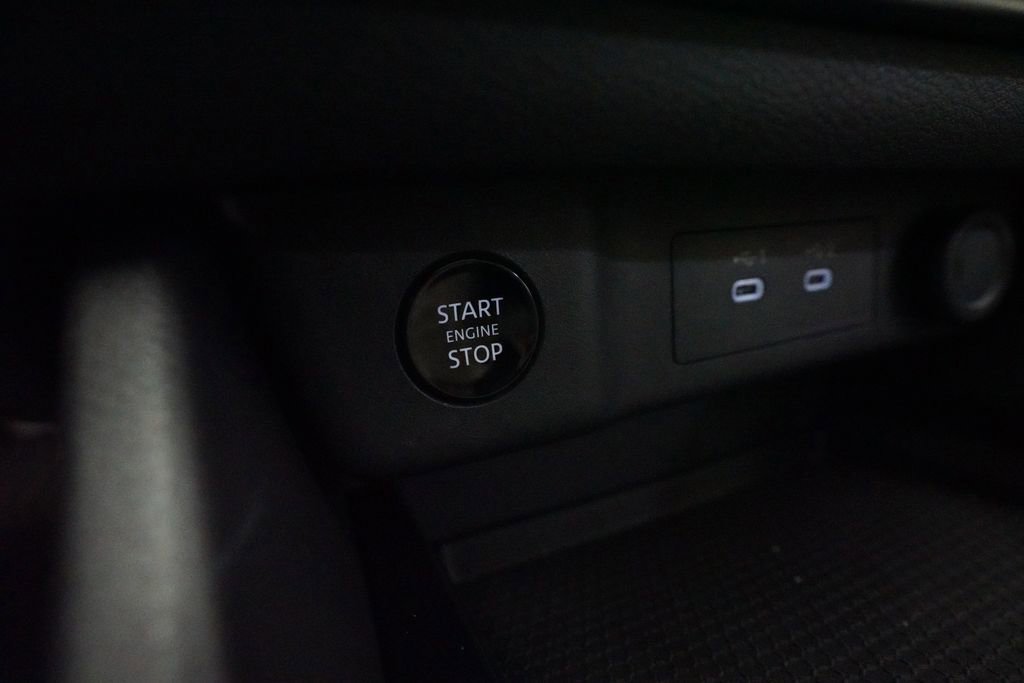 Certified 2025 Nissan Rogue SV w/ SV Premium Package image 31