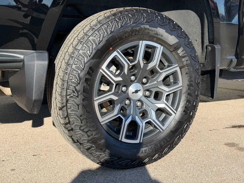 Used 2024 Chevrolet Colorado Z71 w/ Z71 Convenience Package 2 image 25