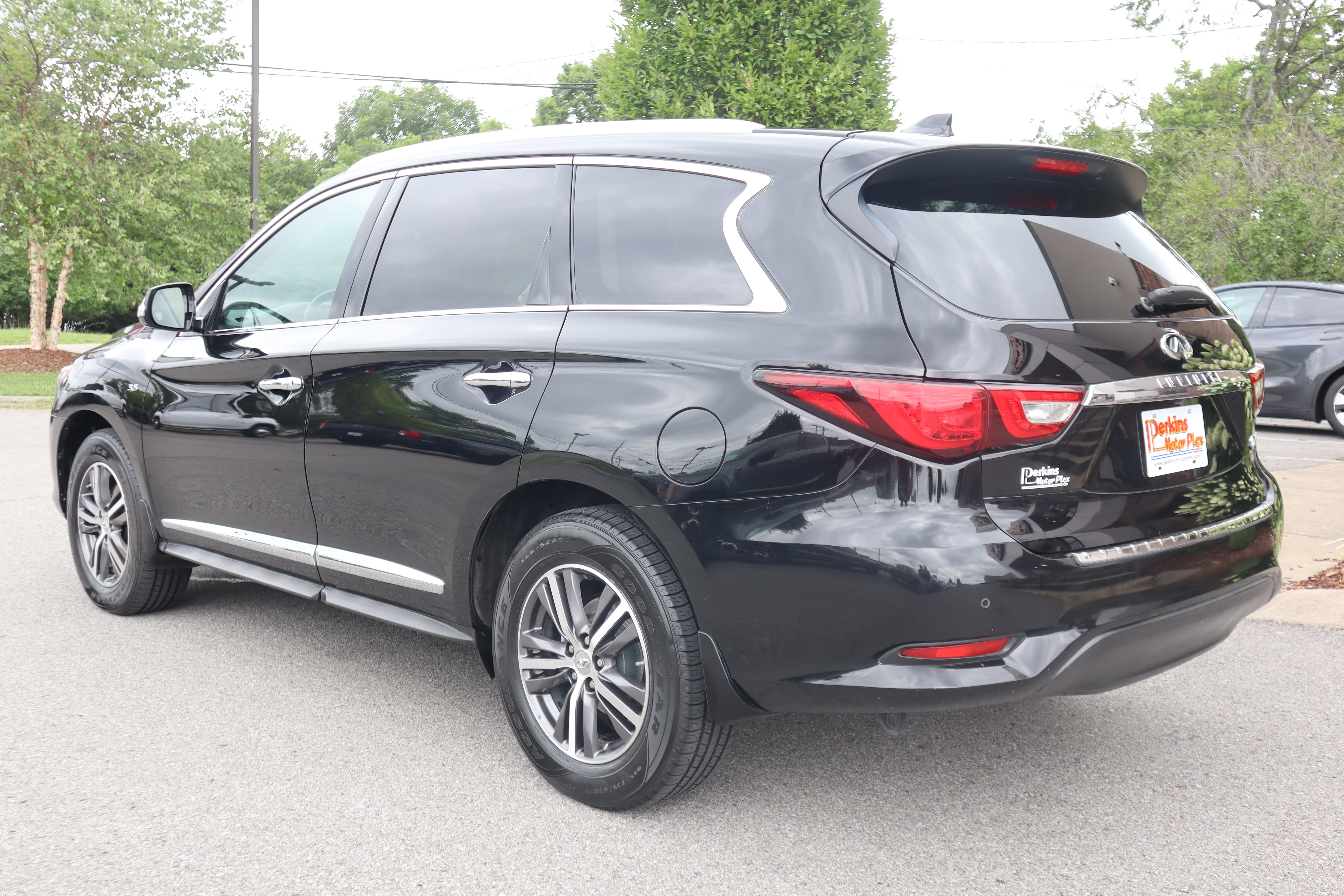 Used 2017 INFINITI QX60 Luxe w/ Premium Plus Package AWD/4WD image 9