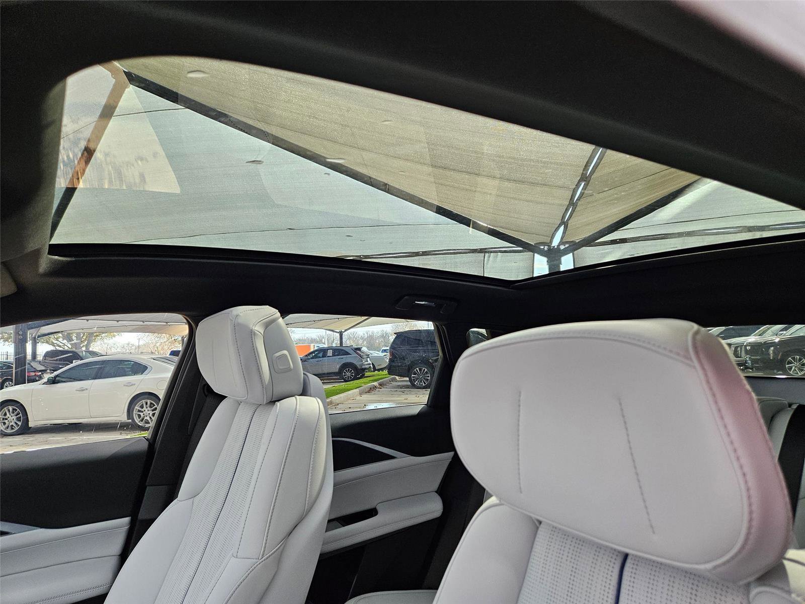 New 2026 Cadillac Lyriq Luxury w/ LPO, Floor Liner Package AWD/4WD image 7